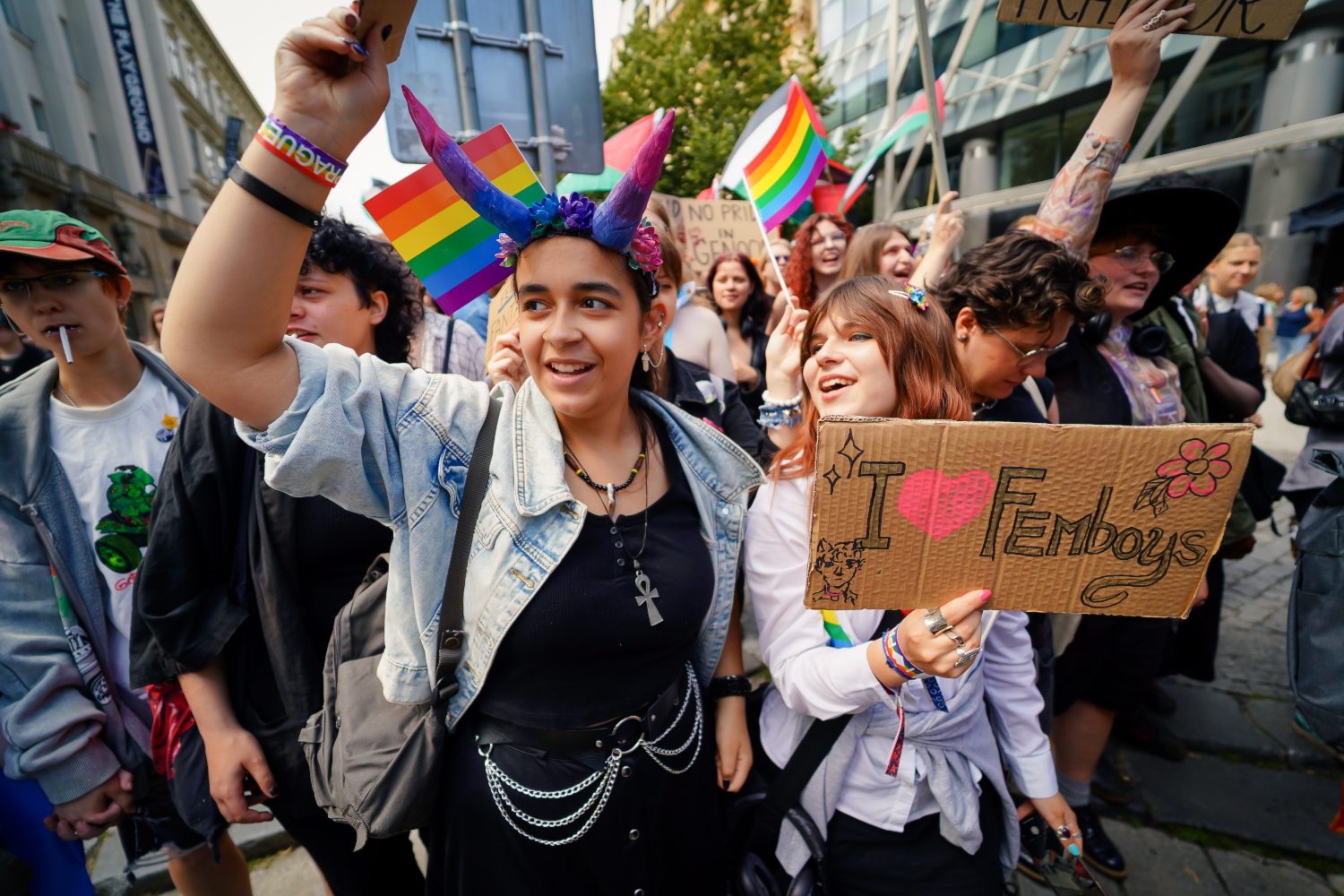 FOTOGALERIE: Prahou prošel průvod Prague Pride. Účastnil se Lipavský, Hřib i velvyslanci