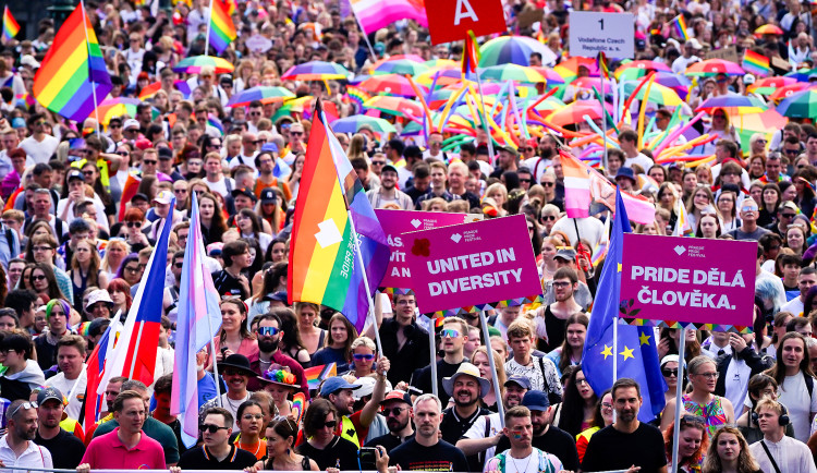 FOTOGALERIE: Prahou prošel průvod Prague Pride. Účastnil se Lipavský, Hřib i velvyslanci