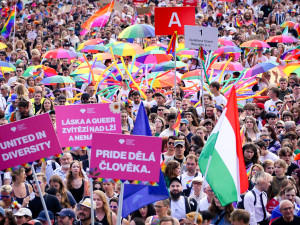 FOTOGALERIE: Prahou prošel průvod Prague Pride. Účastnil se Lipavský, Hřib i velvyslanci