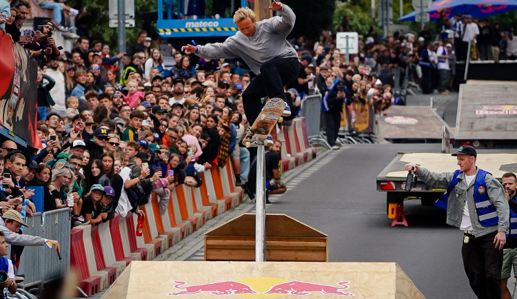 FOTOGALERIE: Nejprudší skate závod přilákal jezdce z celého světa. Red Bull Steep Street sledovaly stovky fanoušků