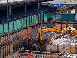 FOTOGALERIE: Lávka s promenádou i nové nástupiště. Smíchovské nádraží získává podobu