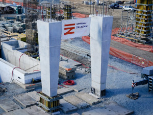 FOTOGALERIE: Lávka s promenádou i nové nástupiště. Smíchovské nádraží získává podobu