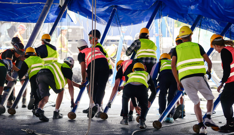FOTOGALERIE: Do Česka poprvé přijel slavný Cirque du Soleil, na Letné už stojí obří šapitó