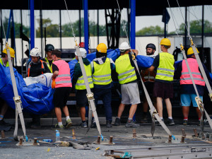 FOTOGALERIE: Do Česka poprvé přijel slavný Cirque du Soleil, na Letné už stojí obří šapitó
