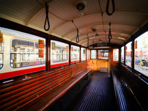 MHD v Praze slaví 150 let. Městem projel průvod tramvají