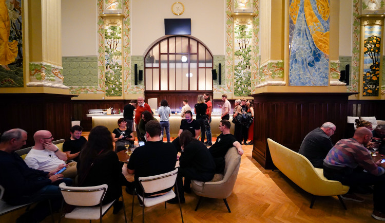 FOTOGALERIE: Podívejte se, jak to vypadalo ve volebních štábech