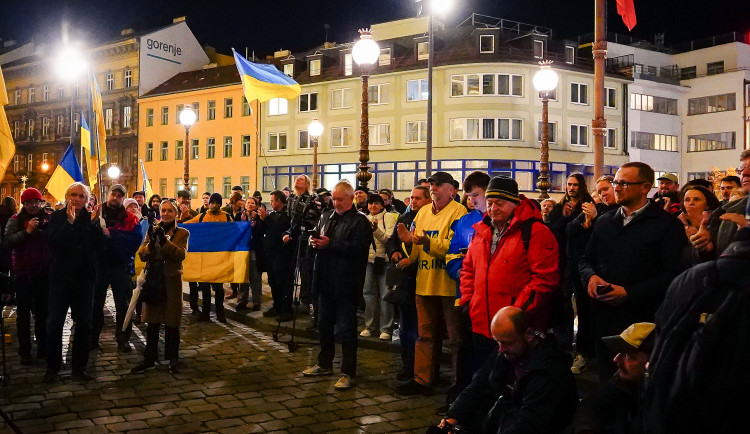 FOTOGALERIE: Čeho se bojíte? Lidé vyzvali vedení Národního muzea k vrácení ukrajinské vlajky