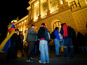 FOTOGALERIE: Čeho se bojíte? Lidé vyzvali vedení Národního muzea k vrácení ukrajinské vlajky