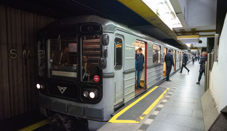 FOTOGALERIE: Na oslavu čtyřicetiletého výročí jezdila na lince metra B historická souprava