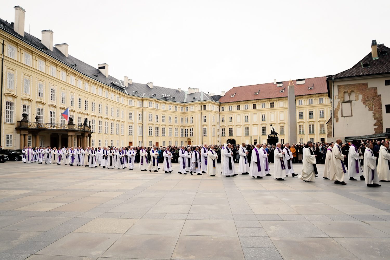 FOTOGALERIE: Pohřeb kardinála Dominika Duky