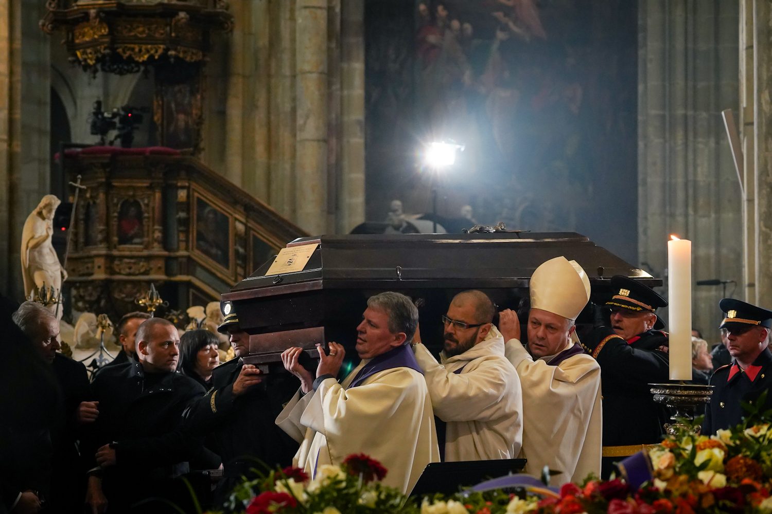 FOTOGALERIE: Pohřeb kardinála Dominika Duky