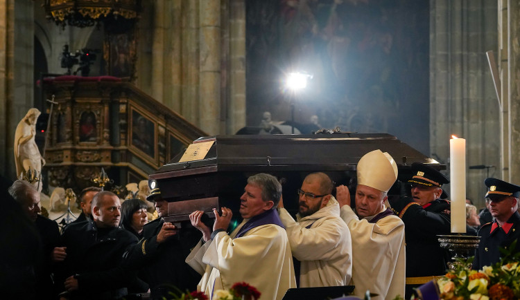 FOTOGALERIE: Pohřeb kardinála Dominika Duky