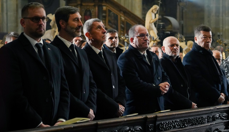 FOTOGALERIE: Známé tváře na Dukově pohřbu