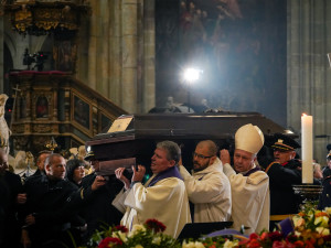 FOTOGALERIE: Pohřeb kardinála Dominika Duky