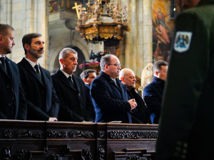 FOTOGALERIE: Známé tváře na Dukově pohřbu