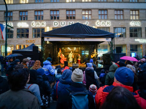 FOTOGALERIE: Nekonečný proud lidí. 17. listopad na Národní