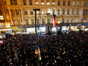 FOTOGALERIE: Nekonečný proud lidí. 17. listopad na Národní
