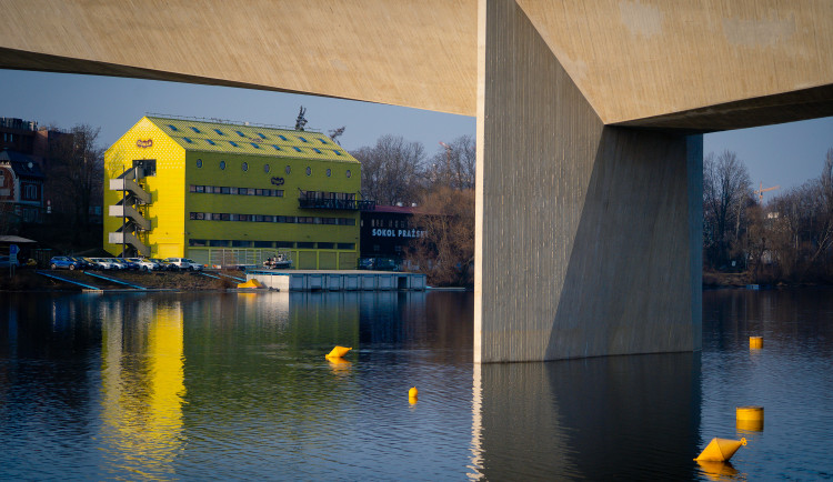 FOTOGALERIE: Zatěžovací zkouška Dvoreckého mostu