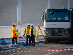 FOTOGALERIE: Zatěžovací zkouška Dvoreckého mostu