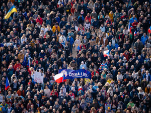 FOTOGALERIE: Podívejte se, jak probíhala demonstrace na Letné
