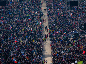 FOTOGALERIE: Podívejte se, jak probíhala demonstrace na Letné