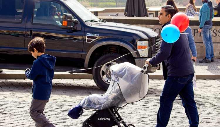 FOTOGALERIE: Kočárky i klepeta. Pochod pro život měl v Praze divoký průběh