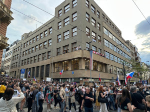 FOTOGALERIE: Ruce pryč od médií. Za jejich nezávislost demonstrují bubeníci i rytíři