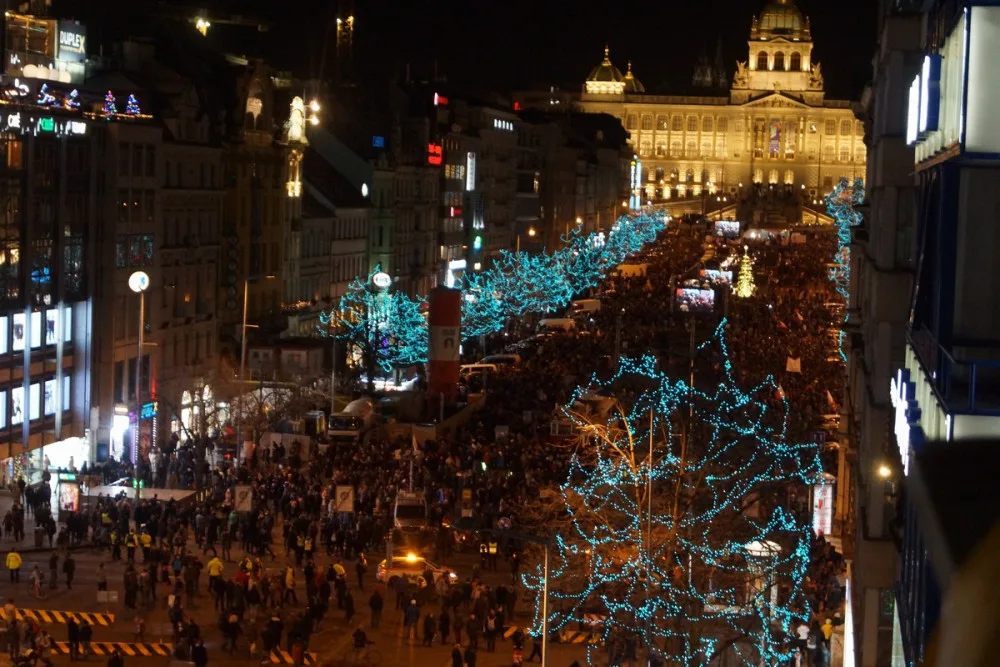 FOTO/VIDEO: Demonstrace proti Babišovi se účastnilo 50 tisíc lidí. Za týden se akce bude opakovat