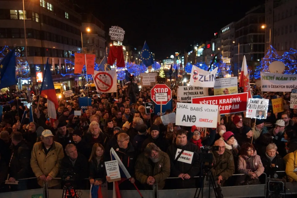 FOTO/VIDEO: Demonstrace proti Babišovi se účastnilo 50 tisíc lidí. Za týden se akce bude opakovat