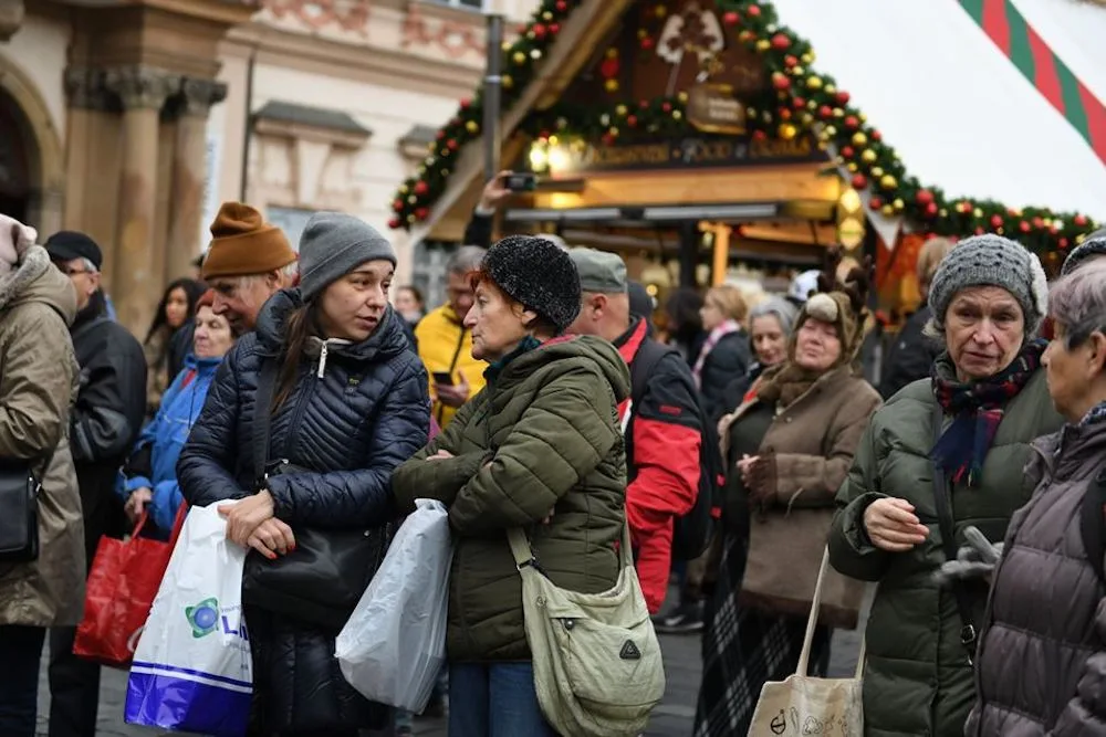 Křik, nadávky a potyčky. Na Staroměstském náměstí se rozdávala rybí polévka a kuba.