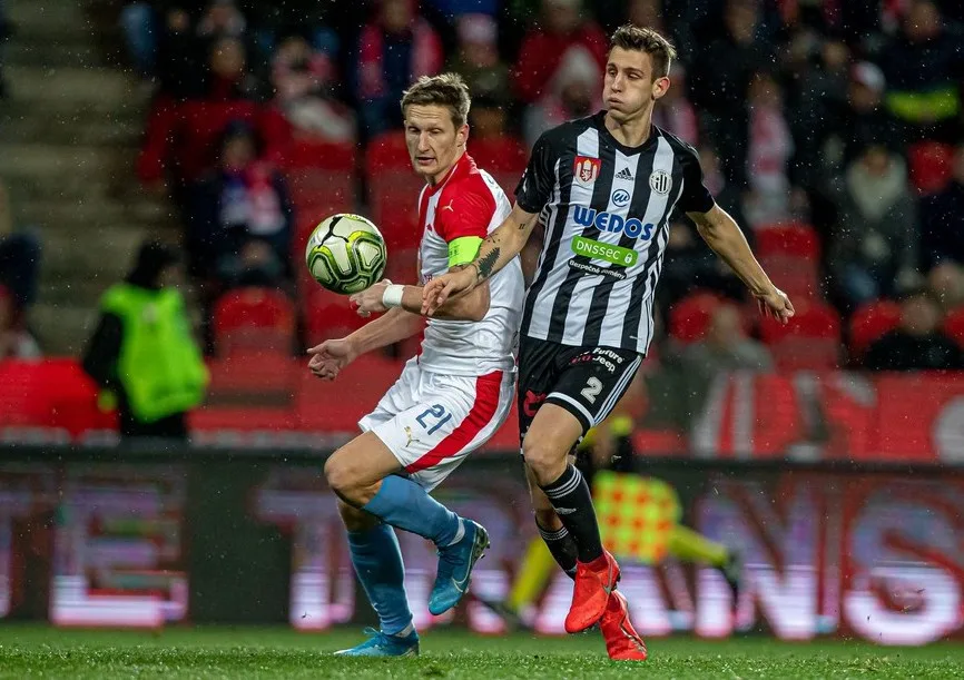 Hráčem prosince ve fotbalové lize je slávista Škoda, trenérem Svědík