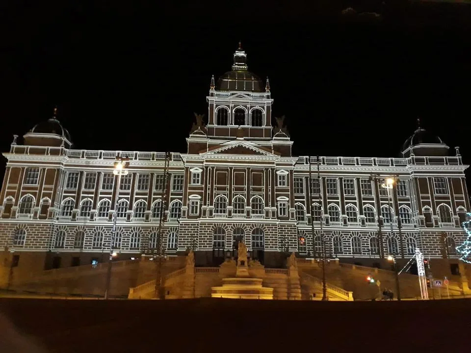 Praha přivítala nový rok videmappingem i ohňostrojem.