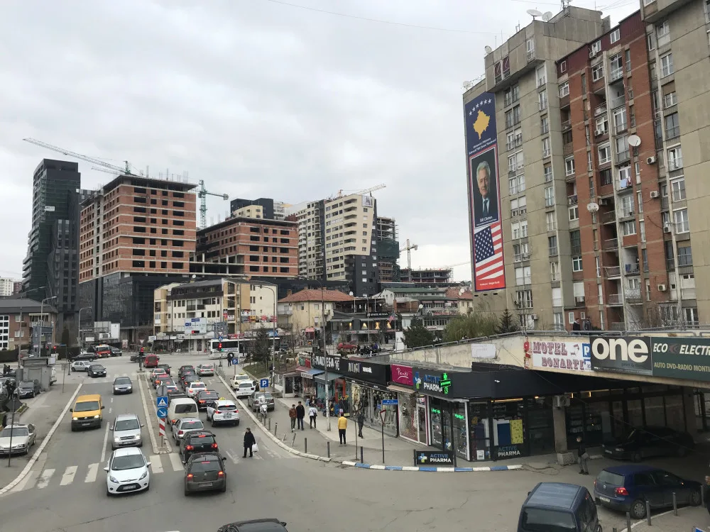Bill Clinton Boulevard v Prištině.