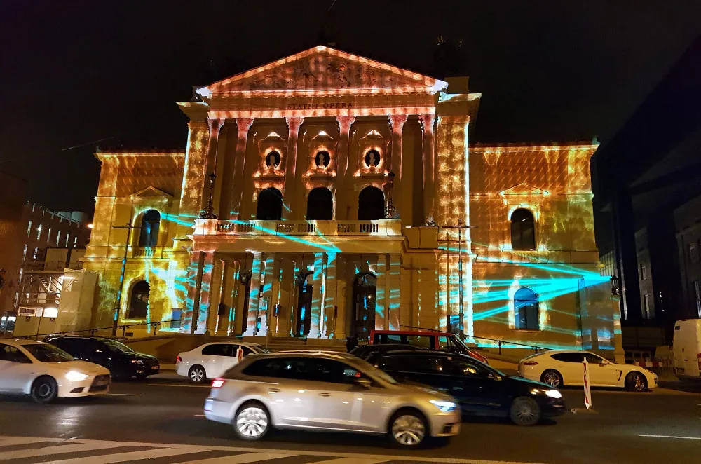 Unikátní videomapping ke znovuotevření Státní opery.