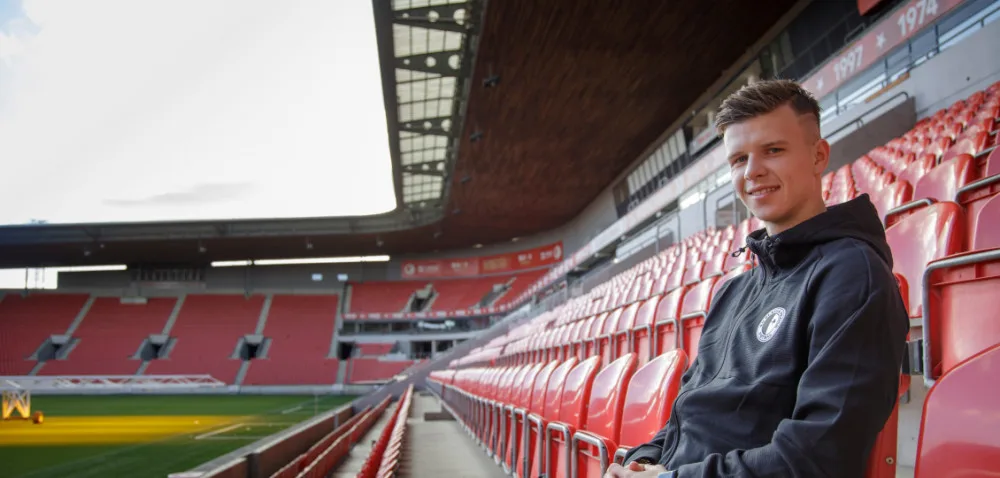 První zimní posilou fotbalistů Slavie se stal Hellebrand.