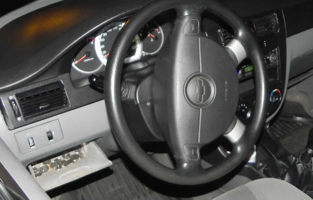 Uzbecký pas, polské auto, ukrajinský řidičák. Taxikář bez povolení skončil v rukou policie