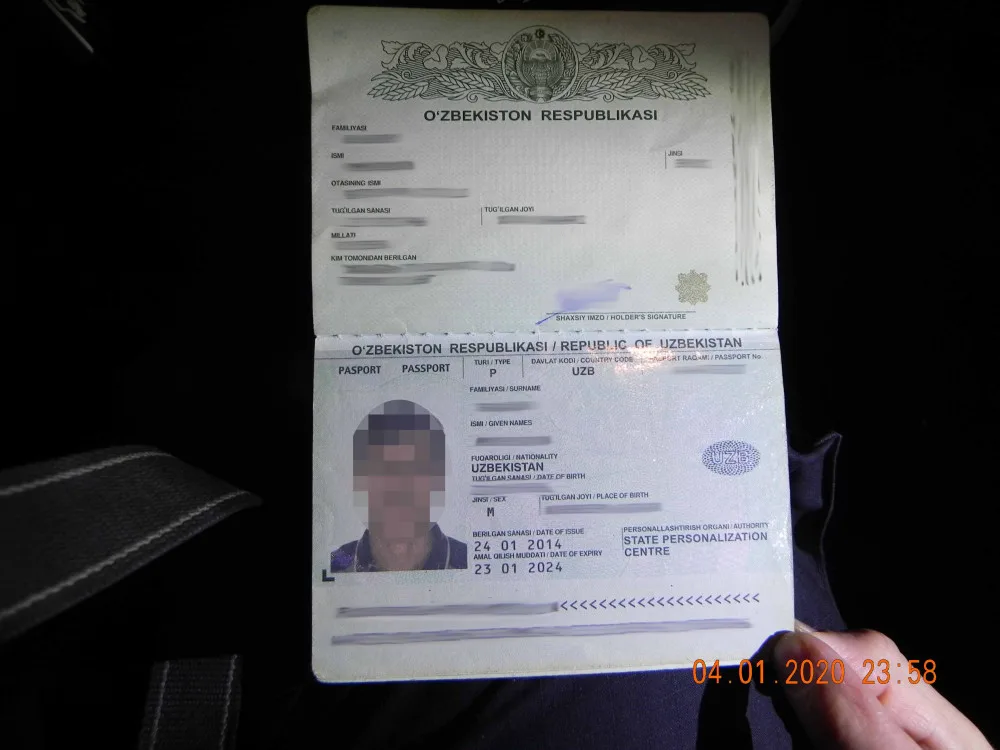 Uzbecký pas, polské auto, ukrajinský řidičák. Taxikář bez povolení skončil v rukou policie