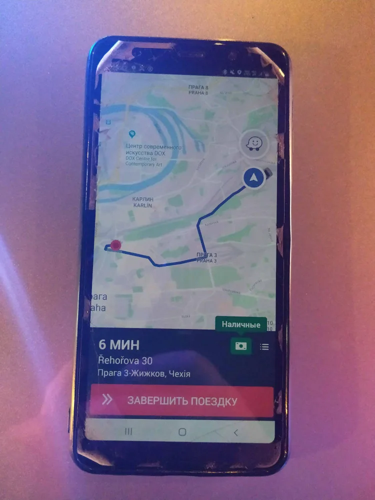 Uzbecký pas, polské auto, ukrajinský řidičák. Taxikář bez povolení skončil v rukou policie