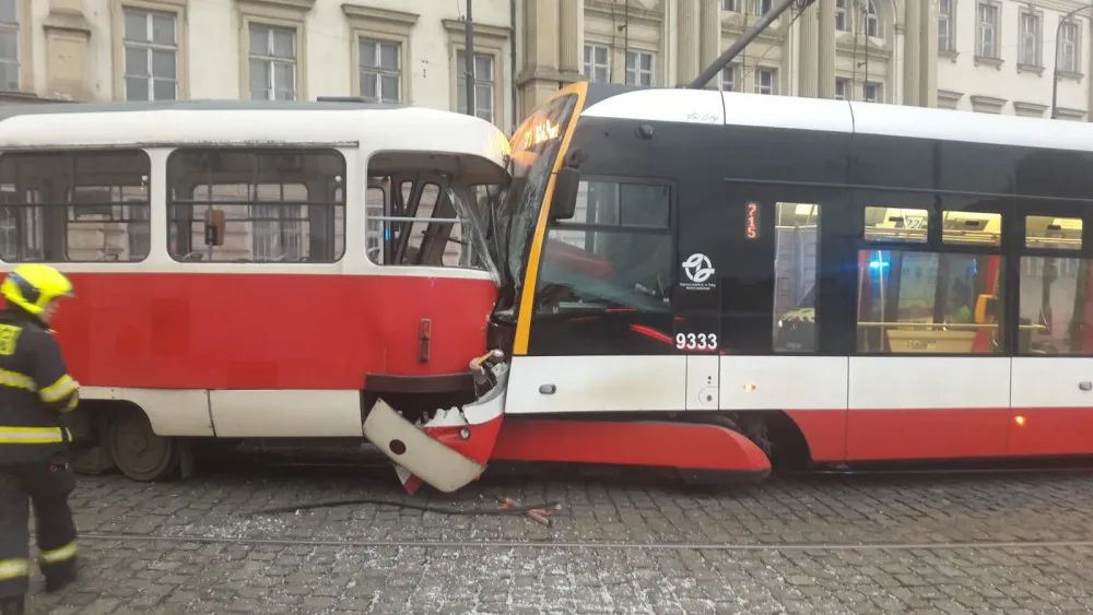 Odpolední nehoda tramvají na Pohořelci se obešla bez zranění.
