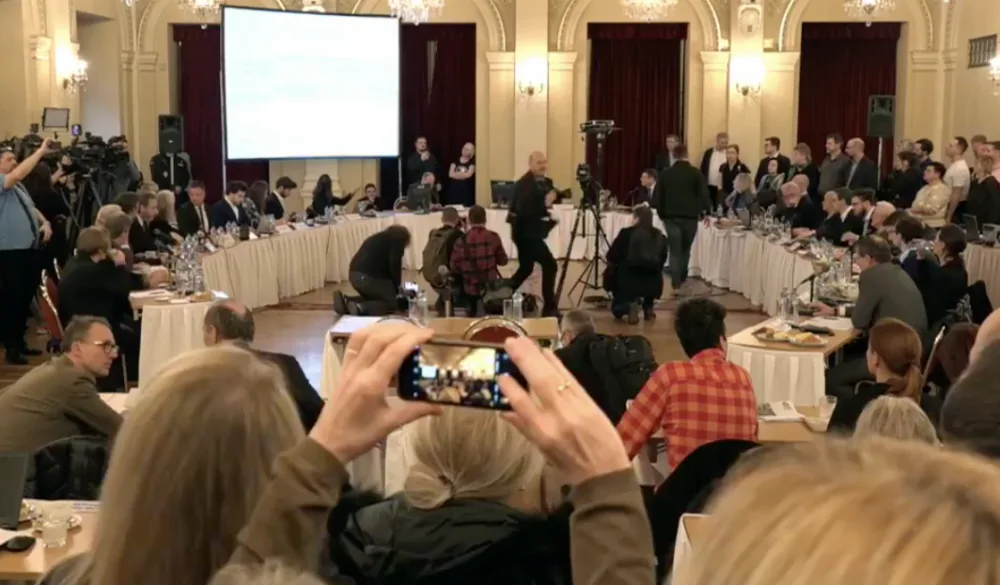 Po šesti hodinách rozhodnuto. Čižinský končí jako starosta Prahy 1, nahradí ho Petr Hejma