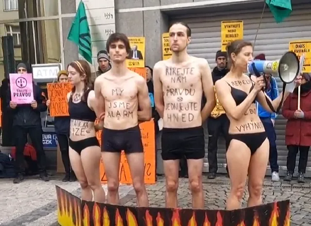 Aktivisté ze hnutí Extinction Rebellion