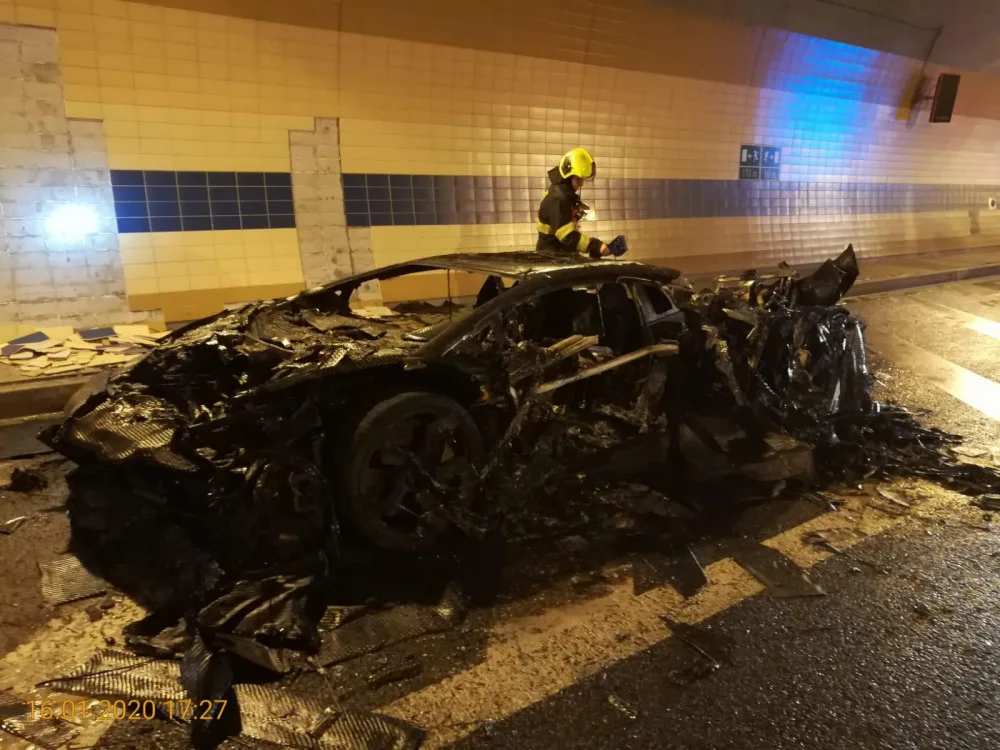 V Blance shořelo luxusní lamborghini. Škoda přesáhne pět milionů.