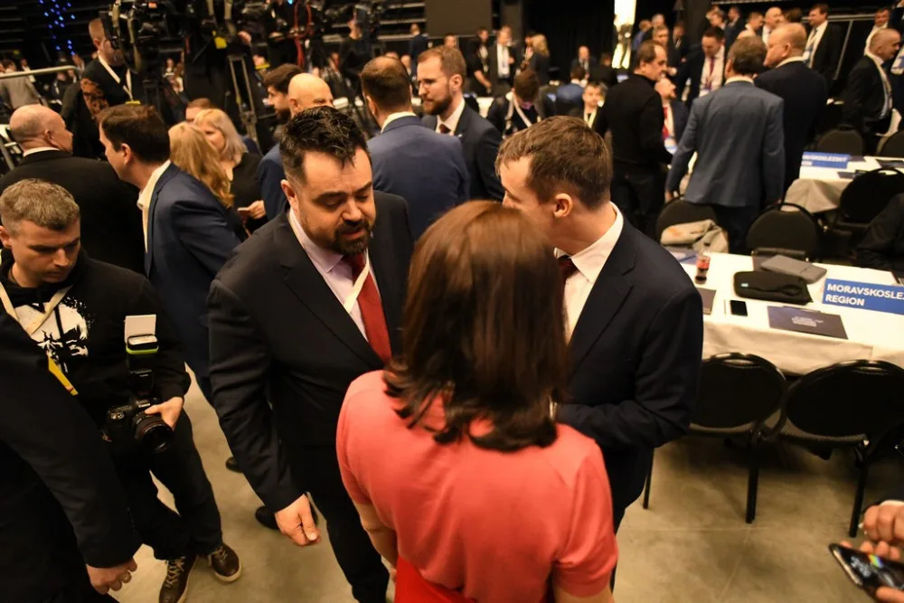 Babiš nejedná slušně, prodává lež a lejna. Novotný si na sjezdu ODS nebral servítky.