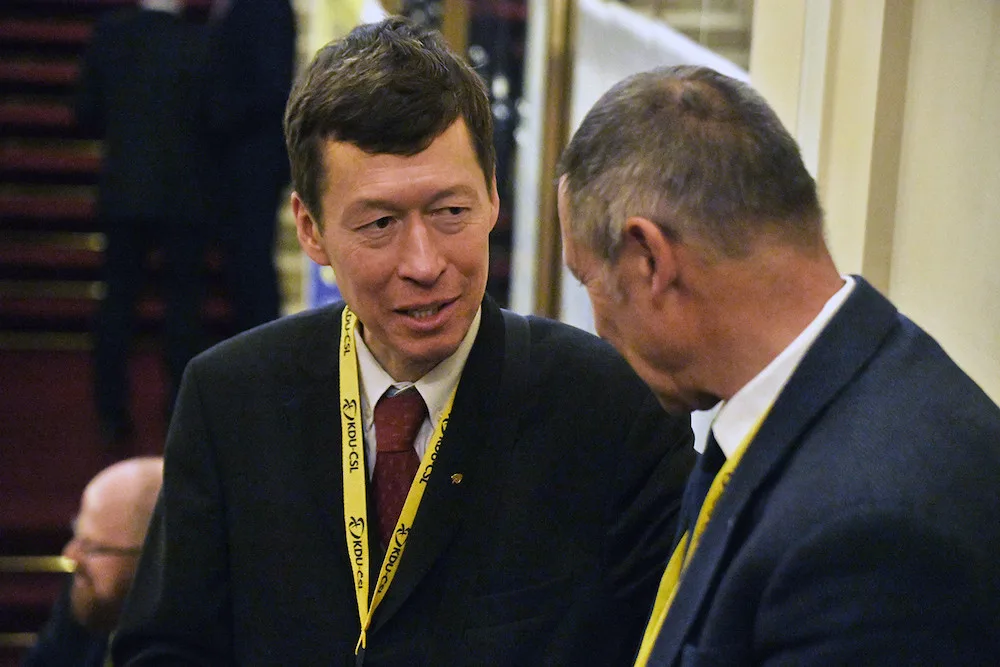 Hayato Okamura na sjedu KDU-ČSL.