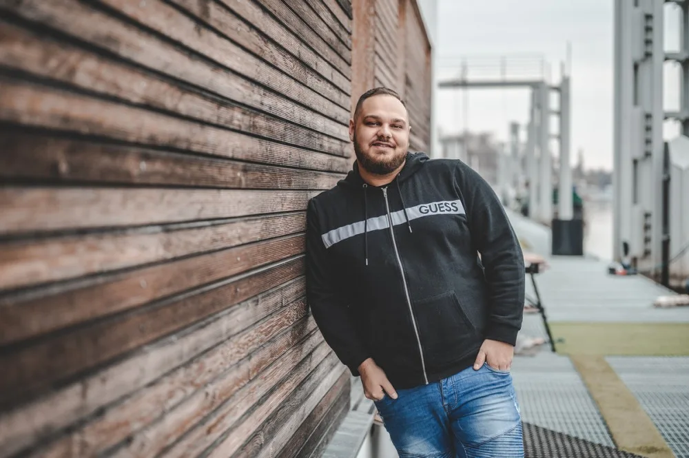 Chci mít svůj speciál na Netflixu a vyprodat O2 arenu, říká stand-up komik Daniel Ferenc