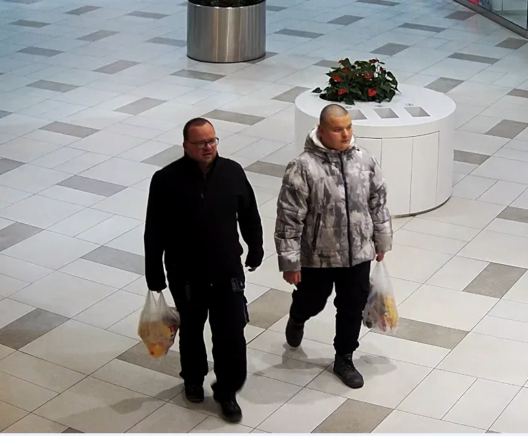 FOTO, VIDEO: Řidič srazil seniora, nechal ho ležet na silnici a ujel. Po viníkovi pátrá policie