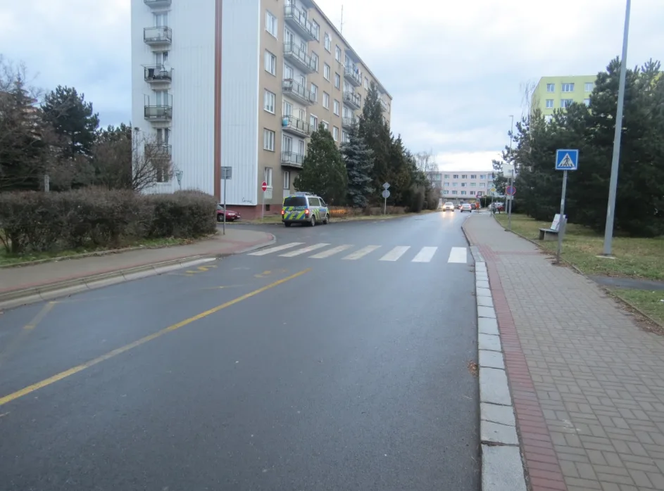 FOTO, VIDEO: Řidič srazil seniora, nechal ho ležet na silnici a ujel. Po viníkovi pátrá policie