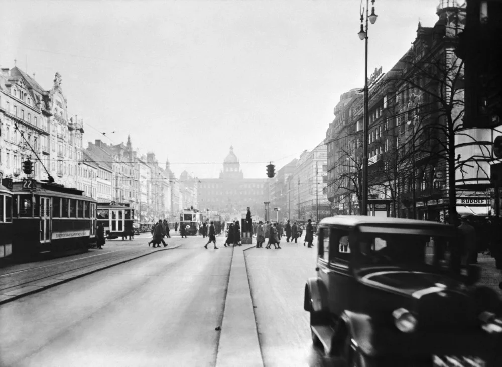 Lidský faktor nahradilo před devadesáti lety automatické zařízení. Pražské semafory slaví jubileum.