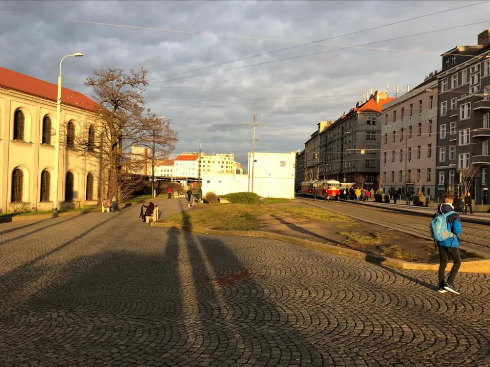 Náměstí Bohumila Hrabala v Libni čeká revitalizace. O jeho podobě rozhodne veřejnost