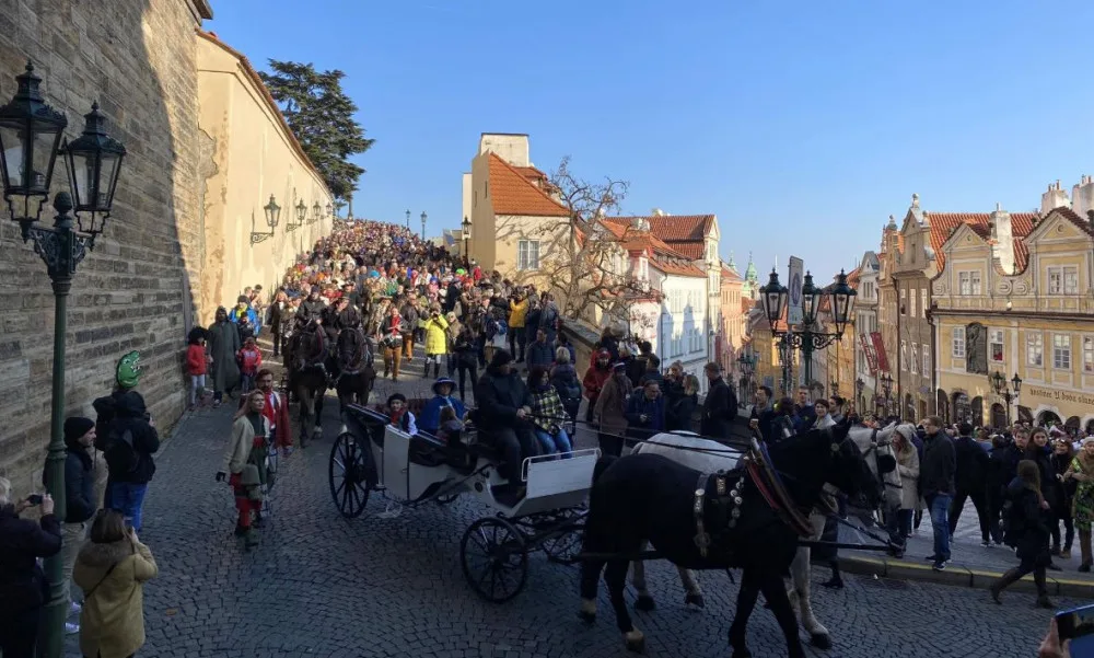 Prahou prošel masopustní průvod. Podívejte se na termíny dalších průvodů